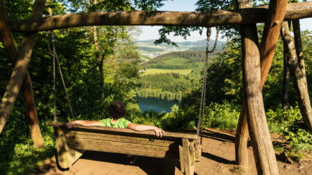 Fijne pauzeplek bij de Dronketurm op etappe 11 van de Eifelsteig. © Eifel Tourismus GmbH, Dominik Ketz