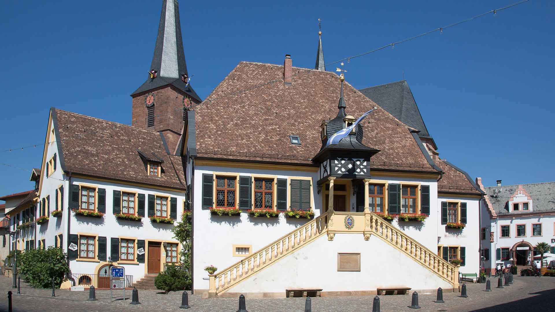 Stadhuis van Deidesheim op de Pfälzer Weinsteig © Pixabay maxmann
